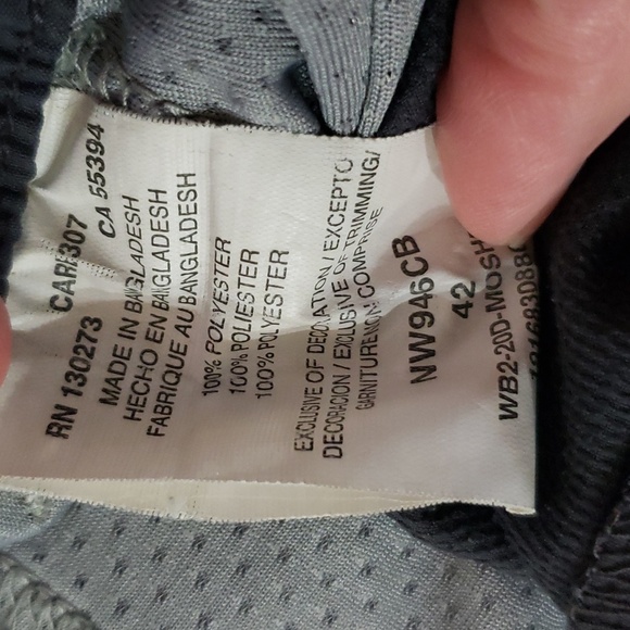 Wrangler size 42 shorts with some paint stain - Picture 2 of 3